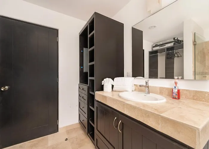 Modern In El Tezal, Peaceful, Secure & Minutes From Cabo Hotspots *